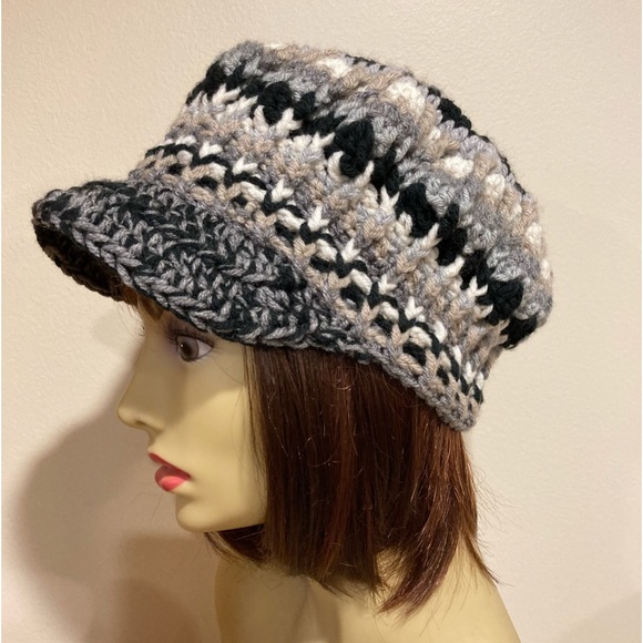 Fun, snappy, chic, handknit, Boho hippie style, newsboy, cap. Multi black, gray. - Picture 2 of 8